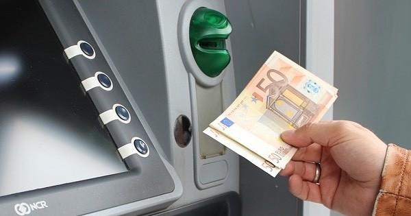 亚欧14国ATM机被攻击自动吐钱，或与东欧黑客团体有关