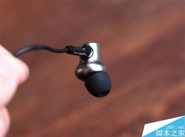 小米圈铁耳机Pro开箱图赏:全金属磨砂弹头造型