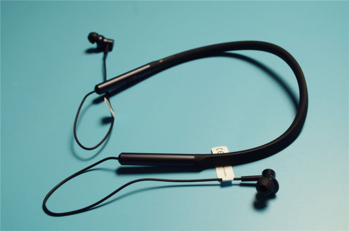 运动休闲范 小米首款项圈蓝牙耳机评测结果揭晓