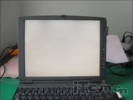 维修纪实：笔记本电脑开机白屏 花屏维修