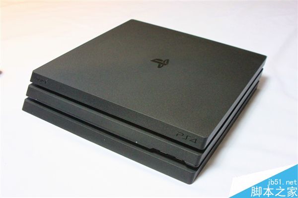 PS4 Pro首发开箱图赏:依旧比Xbox One轻薄