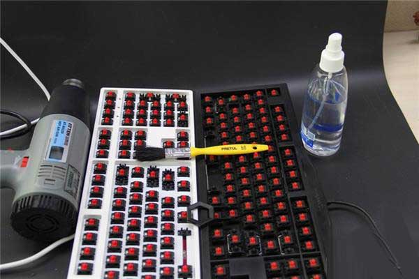 如何清理键盘杂物和灰尘呢?机械键盘正确清洗步骤