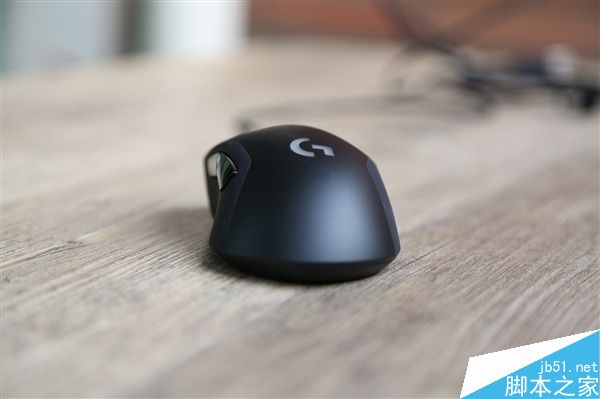 罗技有线版G403游戏鼠标图赏:支持1680万色RGB灯光