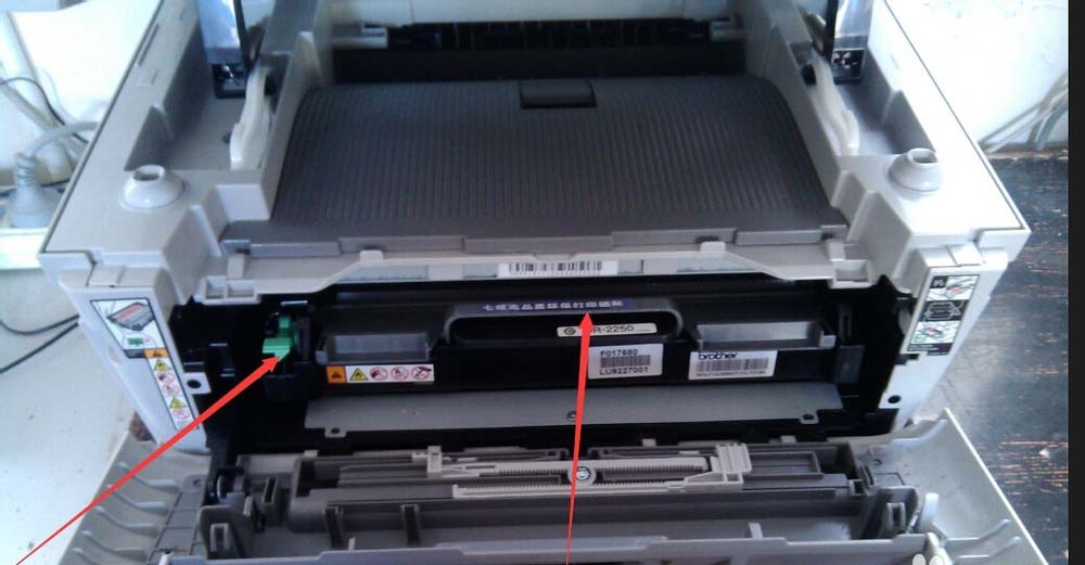 兄弟打印机怎么加碳粉?