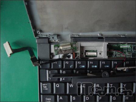 维修纪实：笔记本电脑开机白屏 花屏维修