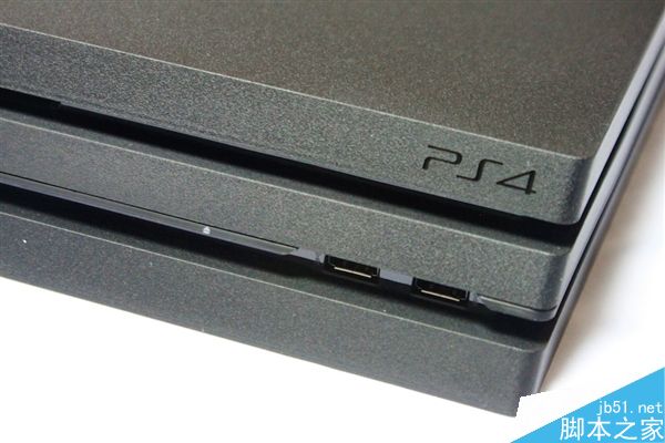 PS4 Pro首发开箱图赏:依旧比Xbox One轻薄