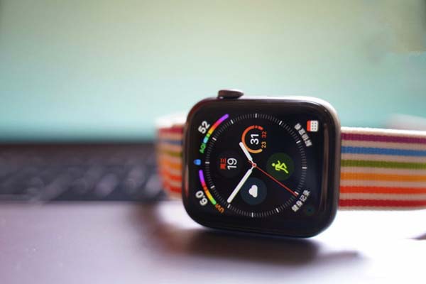 三星Galaxy Watch Active 2与Apple Watch 4哪款好?