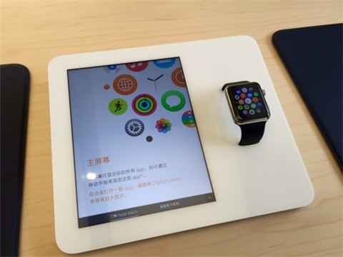 Apple Watch今起预定，苹果表试戴现场体验