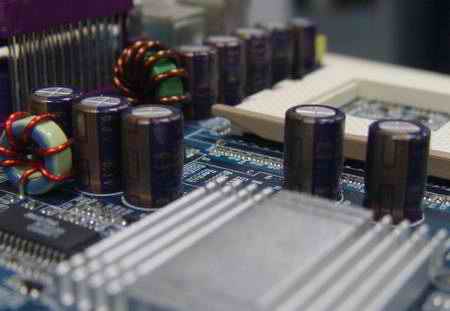 如何计算CPU供电所需要的电容数量？