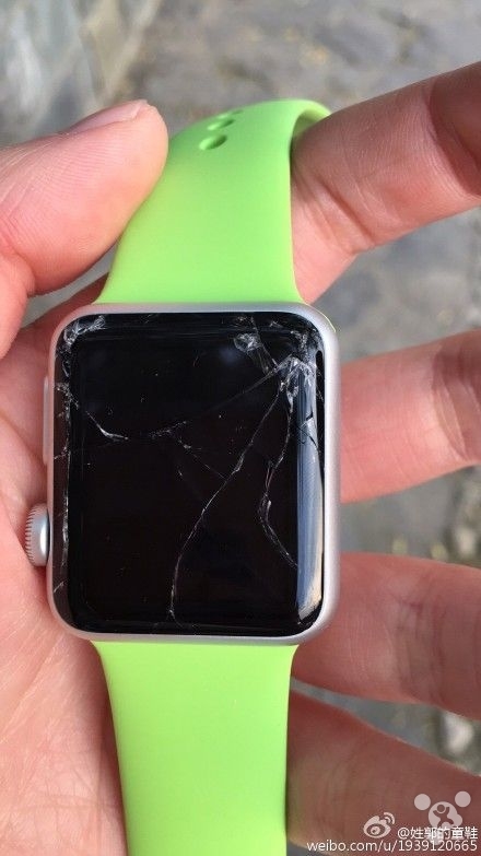 更悲催来 Apple Watch入手俩小时就摔碎