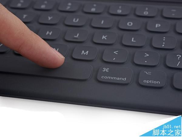 苹果官方iPad Pro键盘保护盖拆解 不可修复