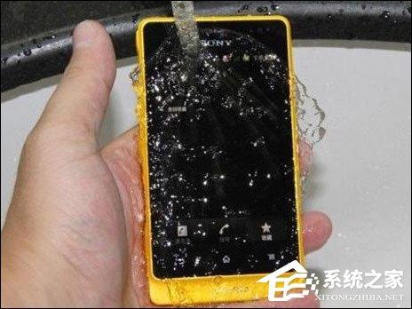 手机进水怎么处理？手机掉水里导致屏幕失灵怎么善后？