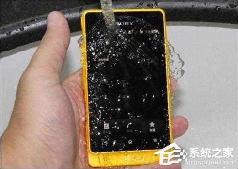 手机掉水里怎么处理？手机进水如何维修？